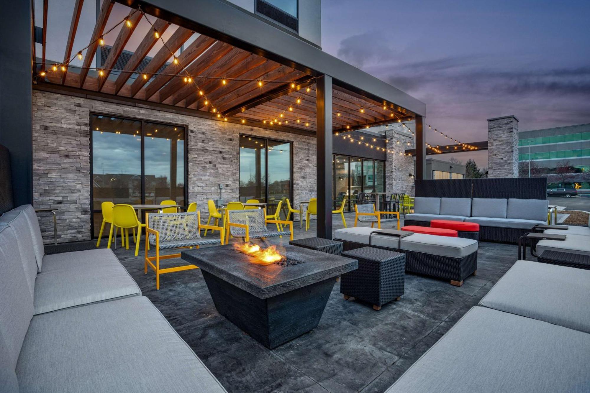 Home2 Suites By Hilton Indianapolis North At Intech Park Экстерьер фото
